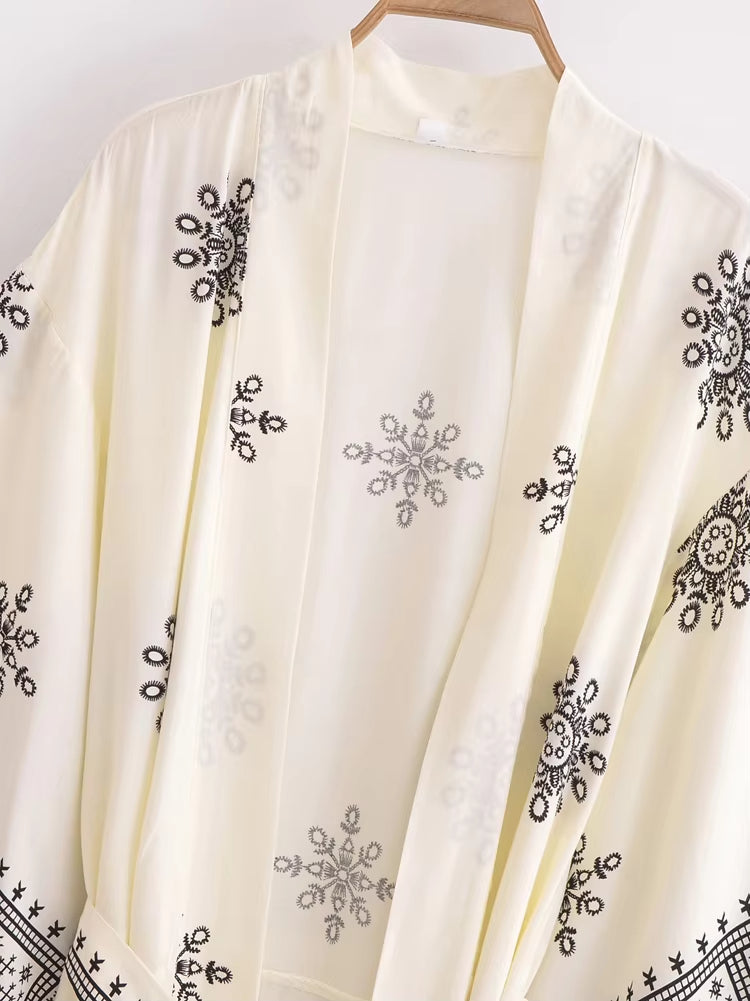 Solaria – Vintage White Boho Robe