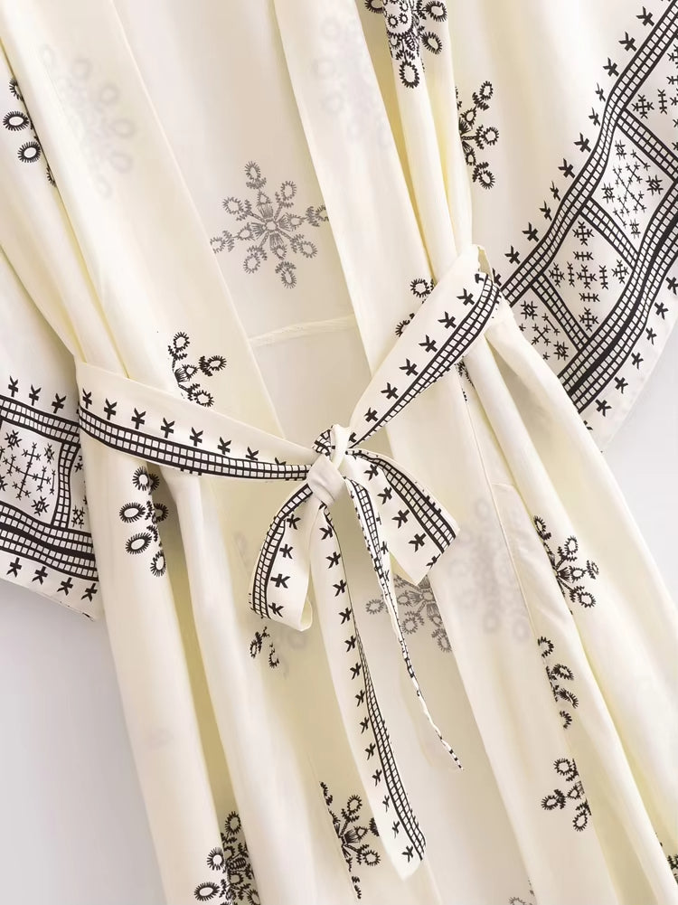 Solaria – Vintage White Boho Robe