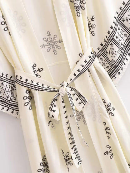 Solaria – Vintage White Boho Robe